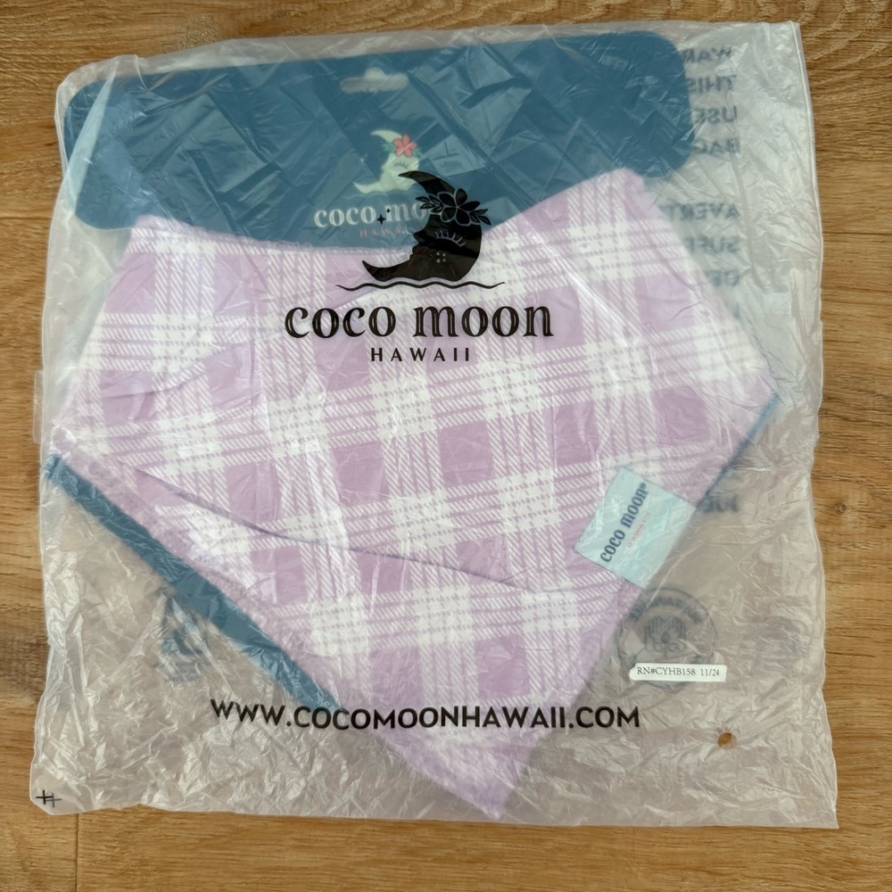 Coco moon Hawai’i- purple palaka print bib, new - Picture 2 of 2